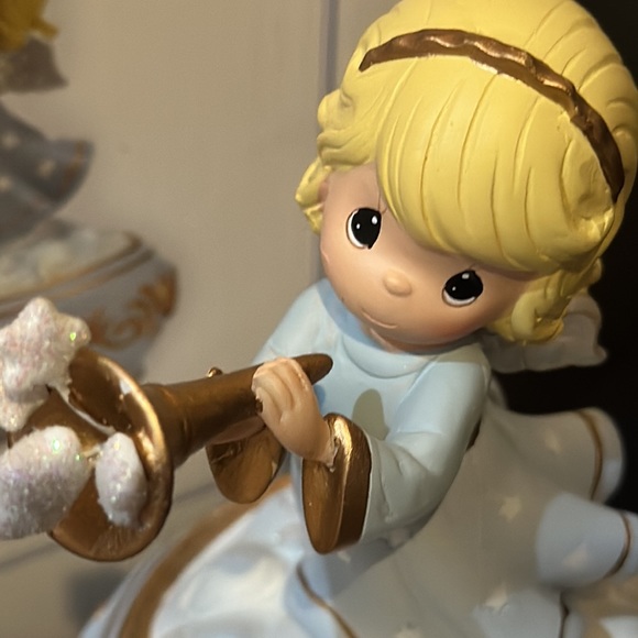 Precious Moments Trumpeting Angel Musical “Hark the Herald Angels Song” - Picture 7 of 13
